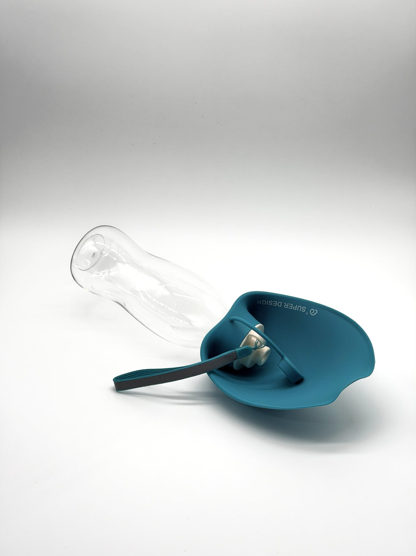20 oz Dog Water Bottle with Silicone Foldable Bowl